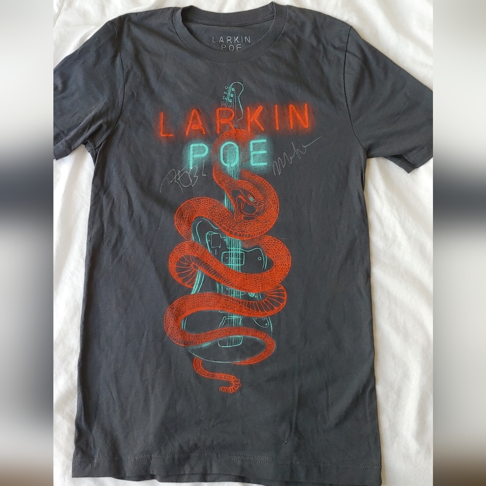 Larkin Poe signed shirt